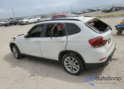 2015 BMW X1 xDrive28I z USA, uszkodzony, nr VIN WBAVL1C5XFVY32741